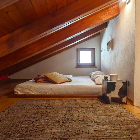 Hostdomus - Delle Nevi Apartmán Traverses