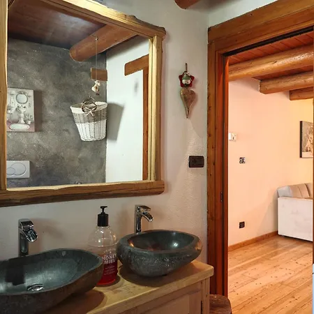 Hostdomus - Delle Nevi * Traverses