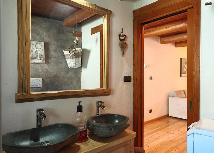 Hostdomus - Delle Nevi * Traverses