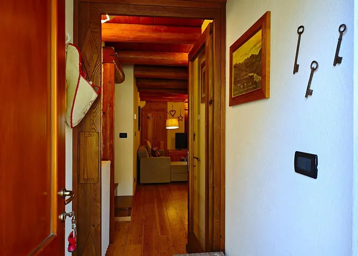 Hostdomus - Delle Nevi Apartment Traverses